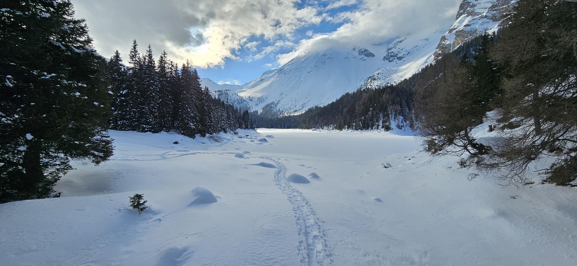 Schneeschuhwandern beim Naturjuwel Obernberger See mit Andreas